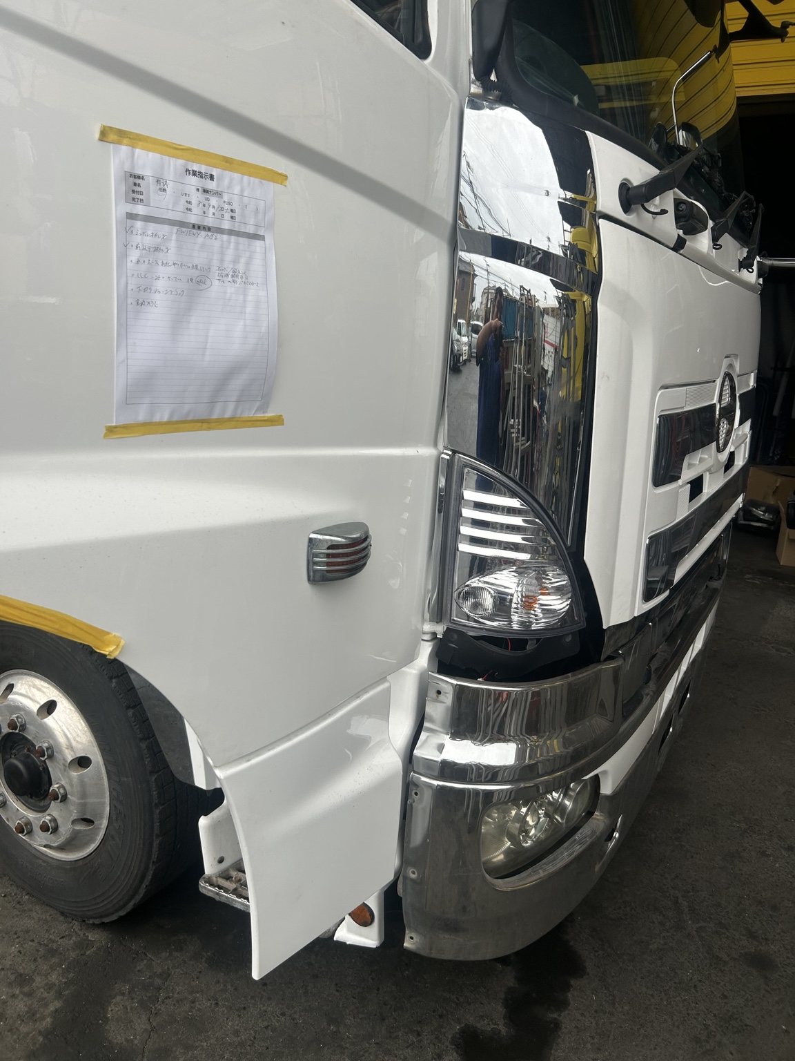 大阪府寝屋川市へ出張して車内クリーニングを施工した日野大型トラック