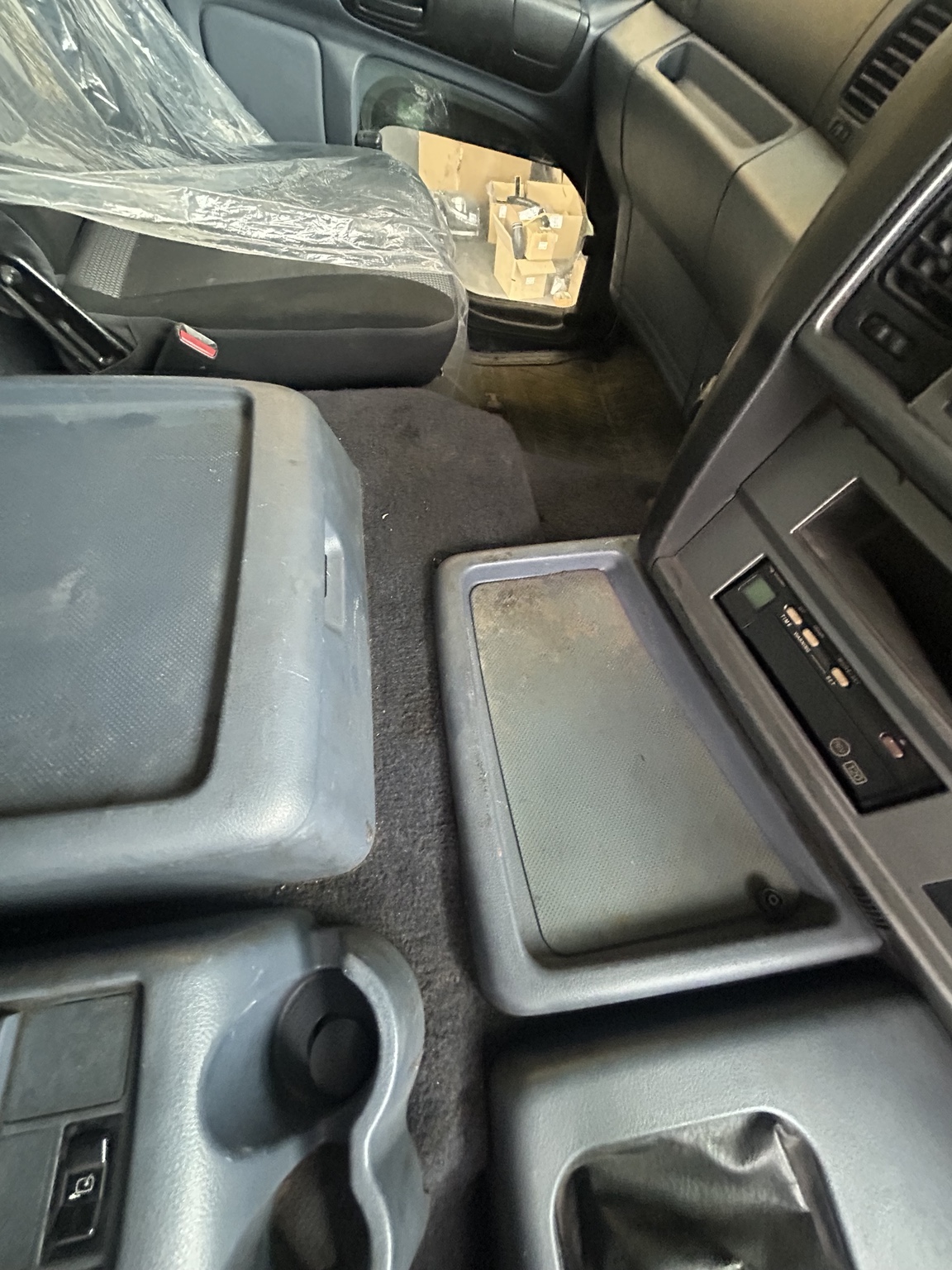 日野大型トラックのダッシュボード清掃前