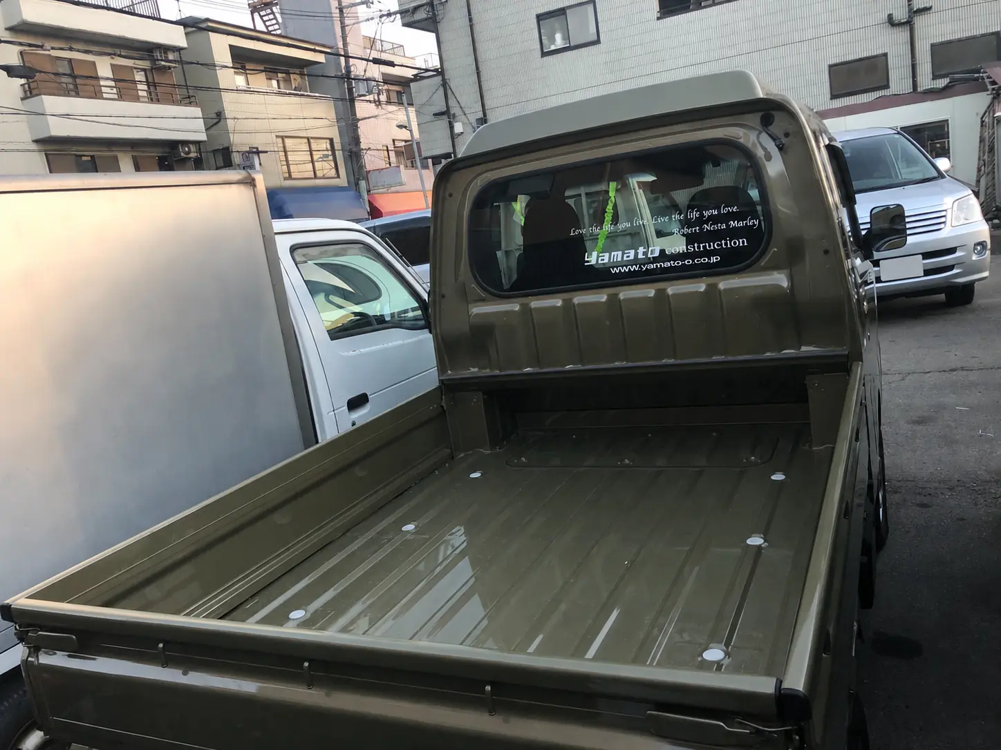 Hijet Jumbo cargo bed and rear cab panel before RAPTOR coating
