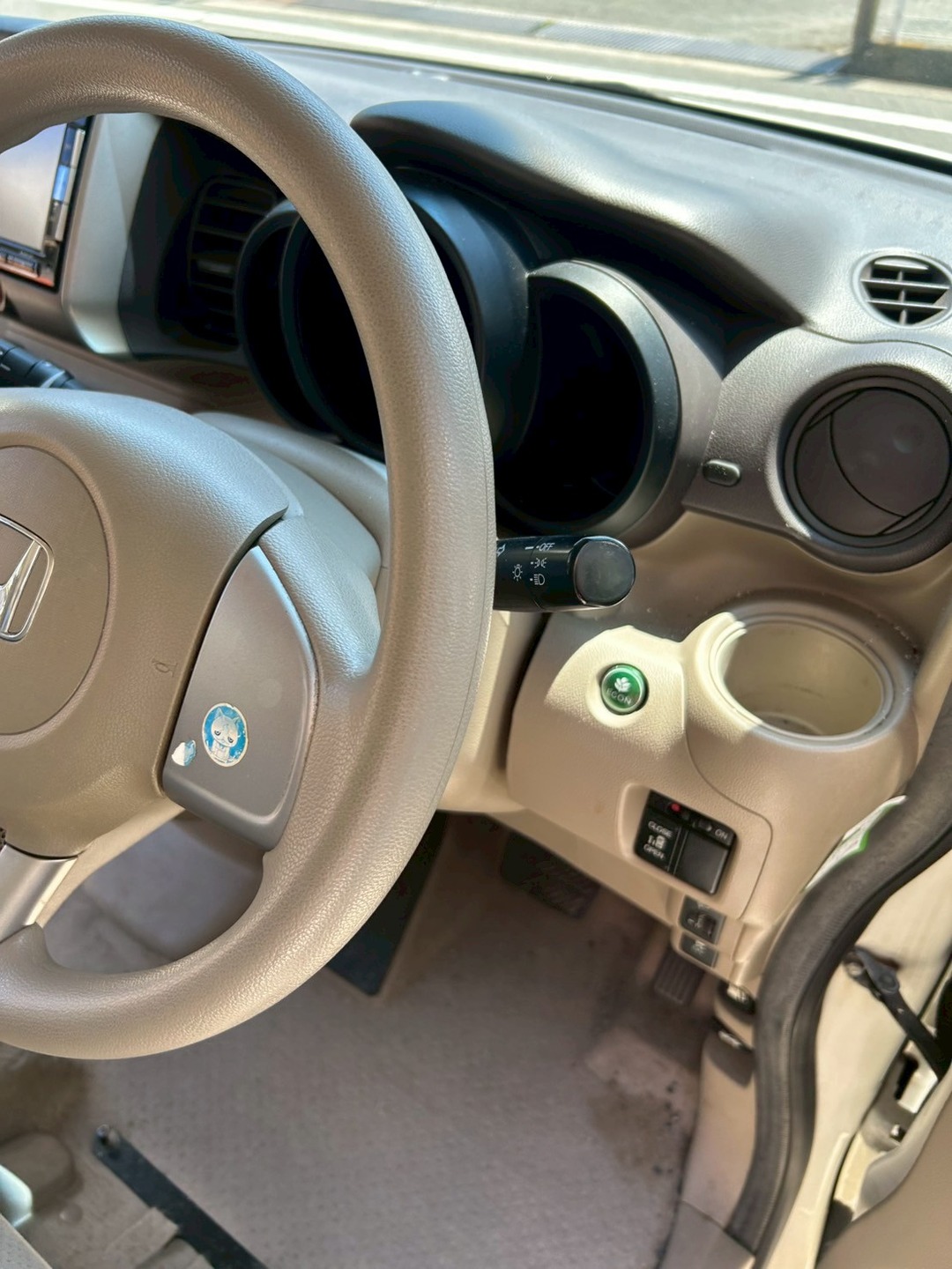 クリーニング完了後のN-BOXのハンドルと運転席周辺