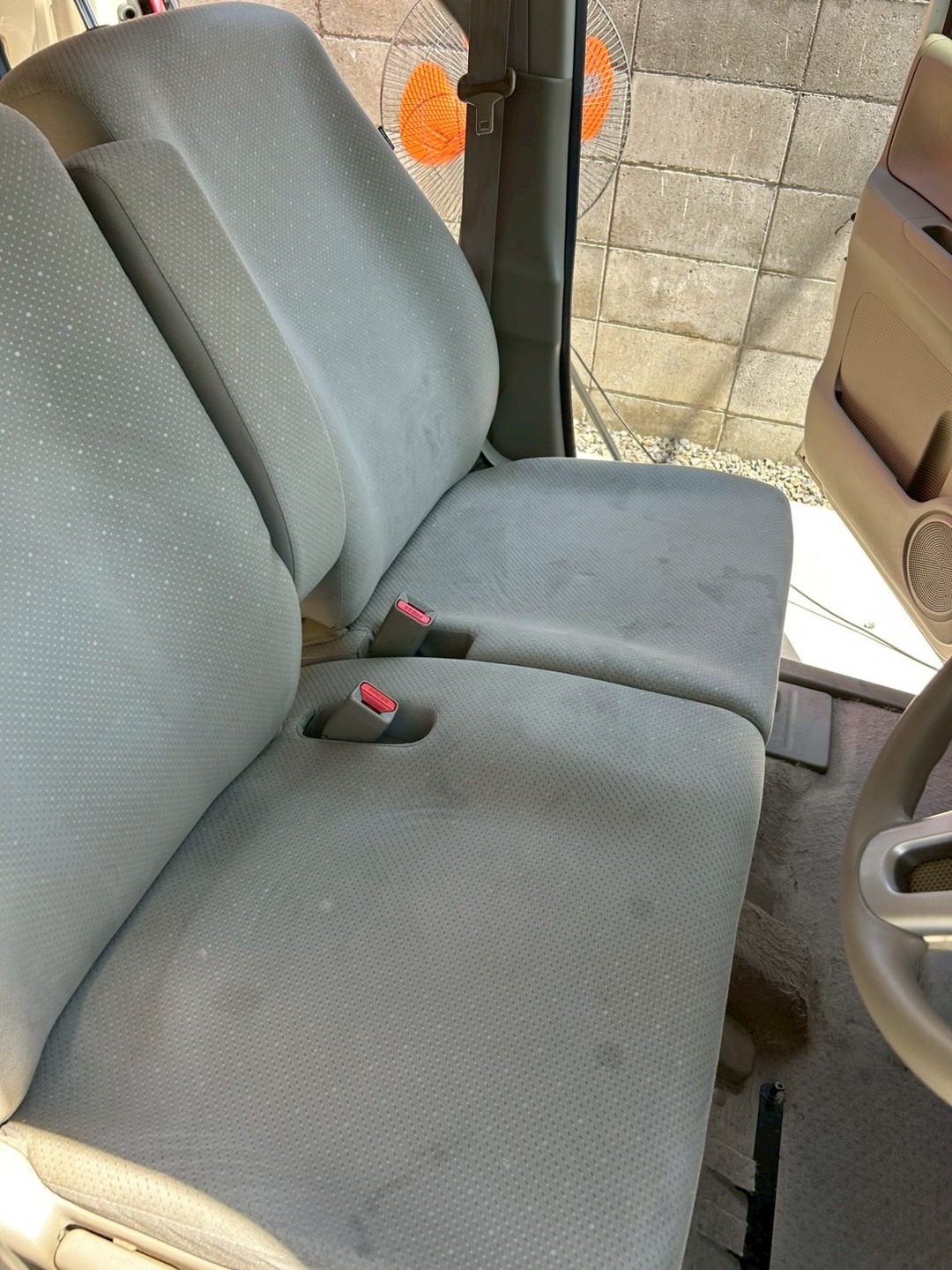車内クリーニング完了後のN-BOXの前席シート