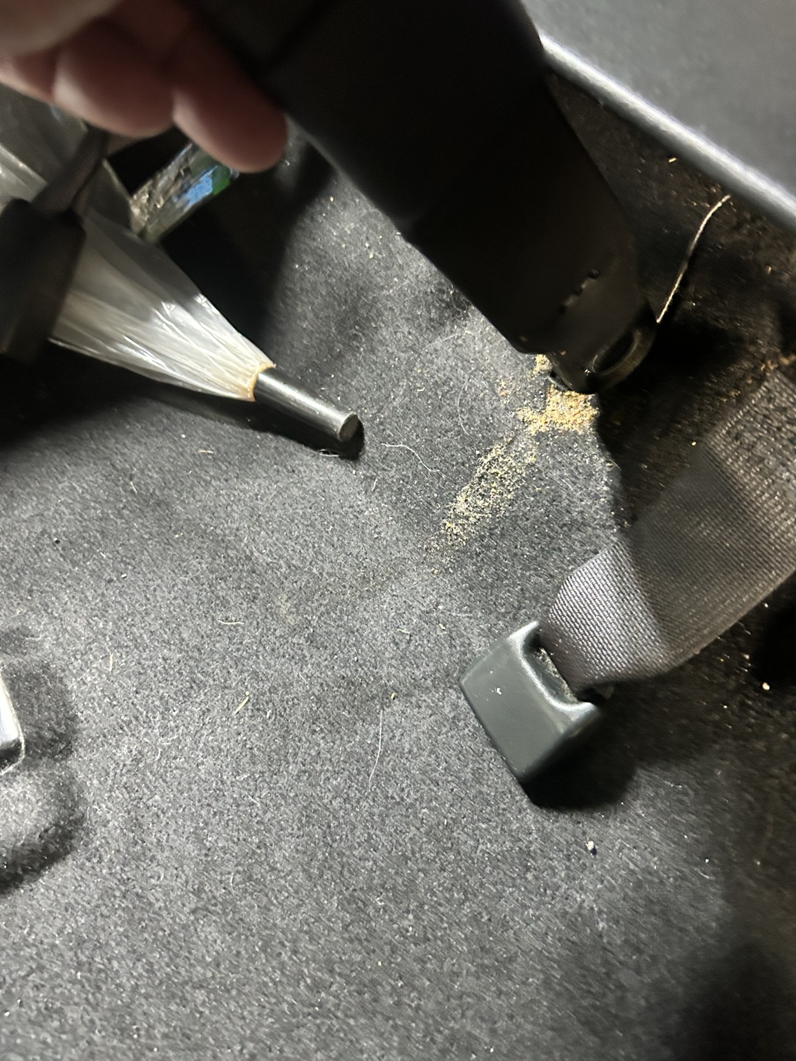 施工前|車内のシートベルト周辺への飛び散り
