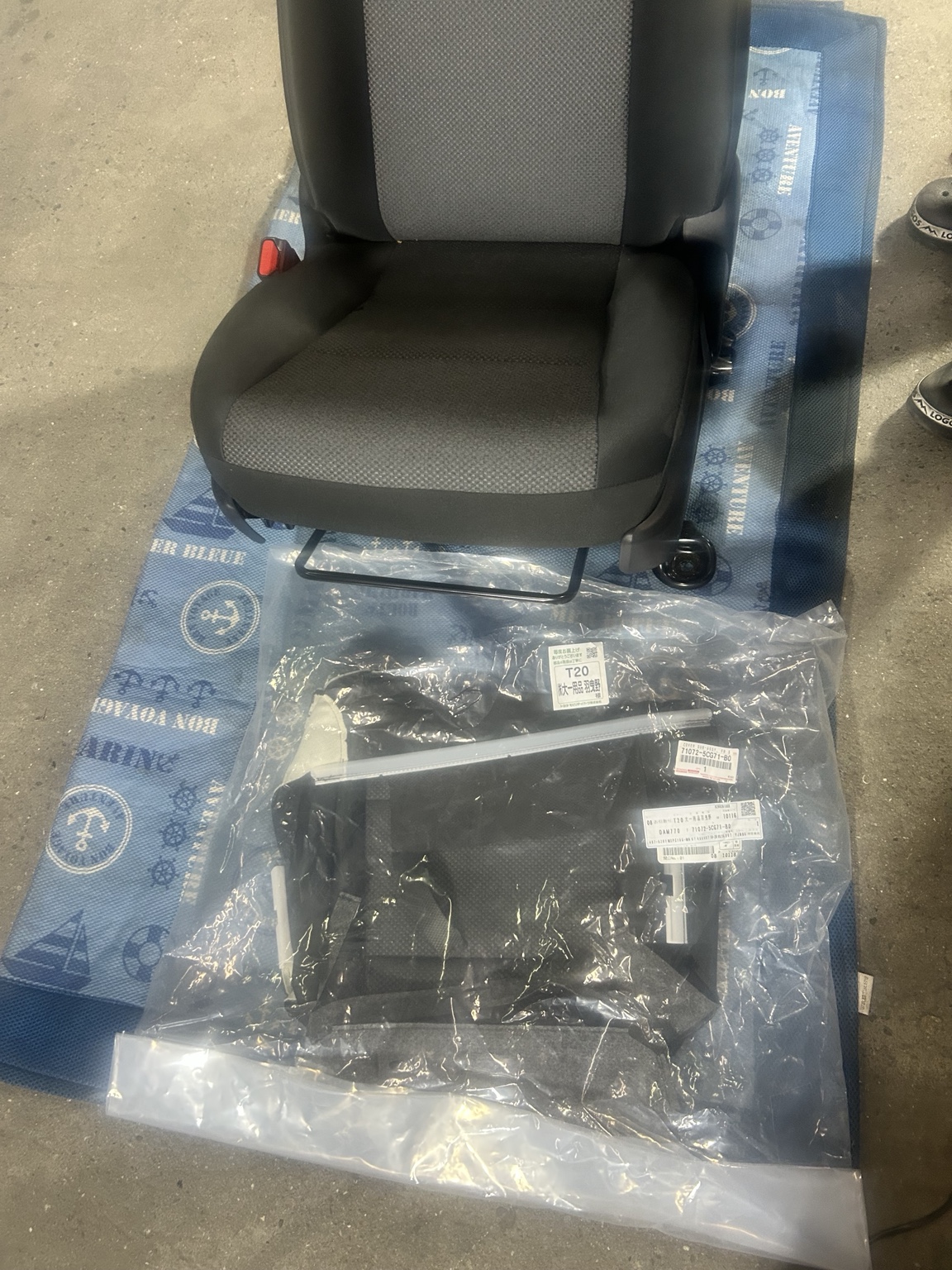 シエンタのシート補修・張り替え|純正新品シートカバーと交換前のシート