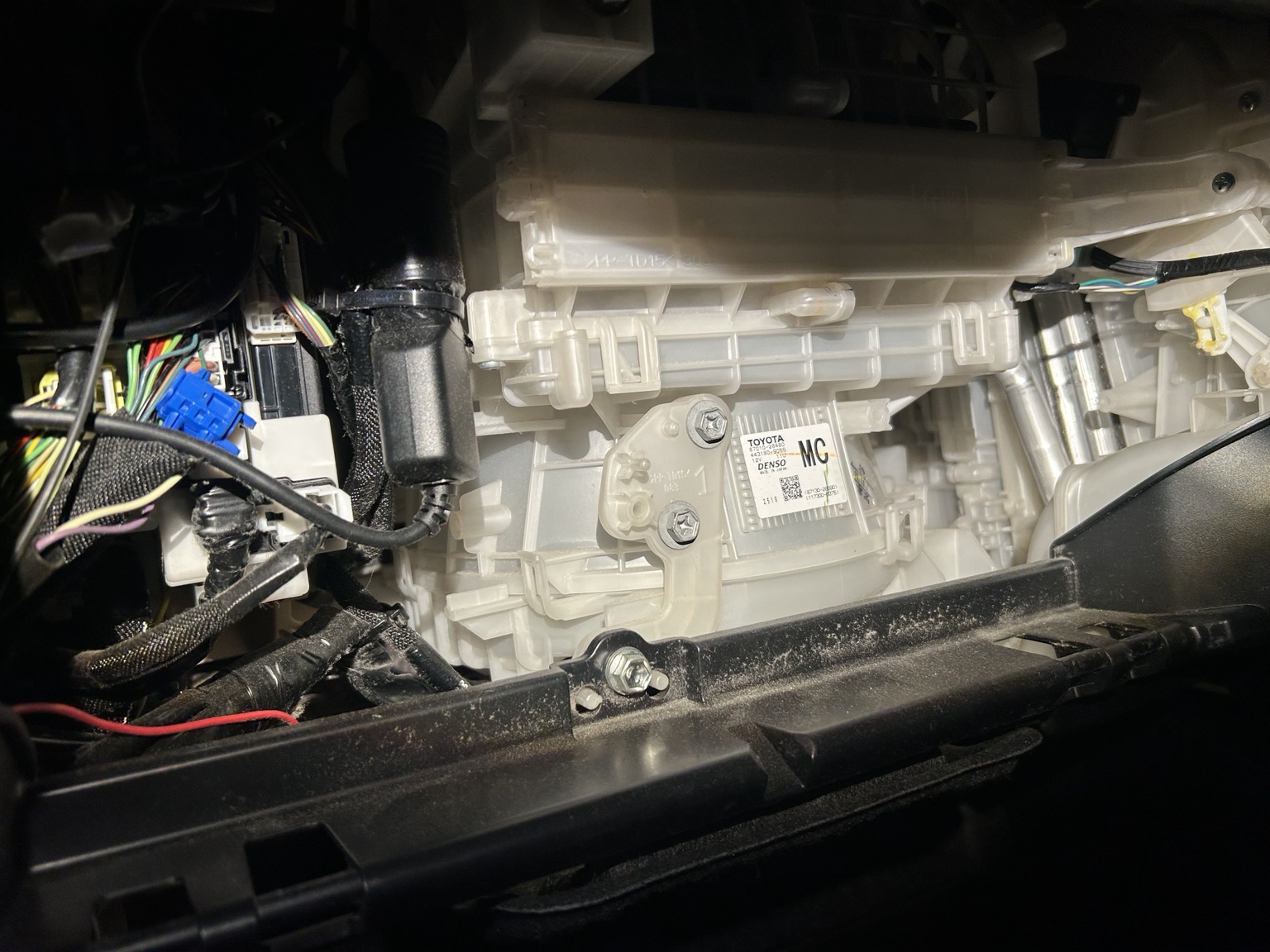 Toyota Esquire blower case area
