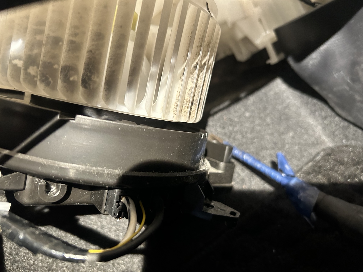 Dirty blower fan in a non-smoking Toyota Esquire